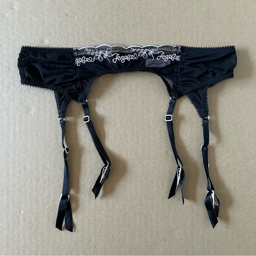Jezebel Lingerie Garter Belt Medium Embroidered Logo Lace Stretchy Waistband